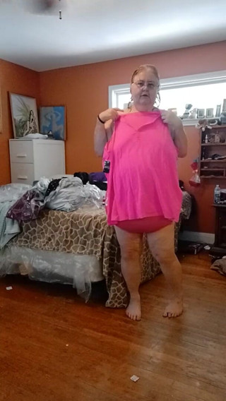 BBW nurse Vicki adventures with friends: Я надень розовые трусики, розовый топ и симпатичные шорты из мороженого
