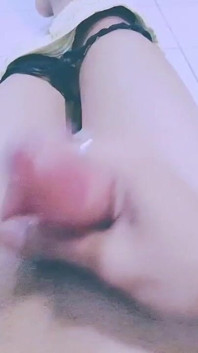 Bakış açısı genç Asyalı kız mastürbasyonu ve iki kez boşalma