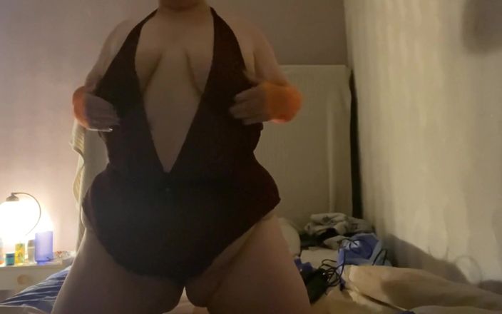 Real HomeMade BBW BBC Porn: Striptiz odbijając moją wielką cipkę przyjemną moją cipkę z różdżką...