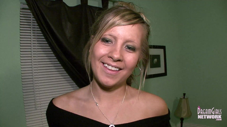 Dream Girls: POV 19-jarig feestmeisje geneukt door oudere cameraman