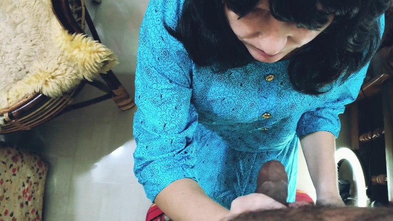 Bolly Karma: Cô vợ đĩ nóng bỏng được bbc