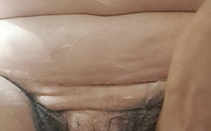 Mommy big hairy pussy: Mytí chlupaté kundičky nevlastní matky