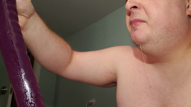 Charlieboy69: Diep in de keel dildo