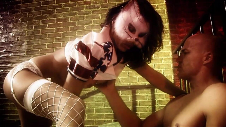 Monster Cocks: Grosse bite bien dure pour un chaton sexy en chaleur !
