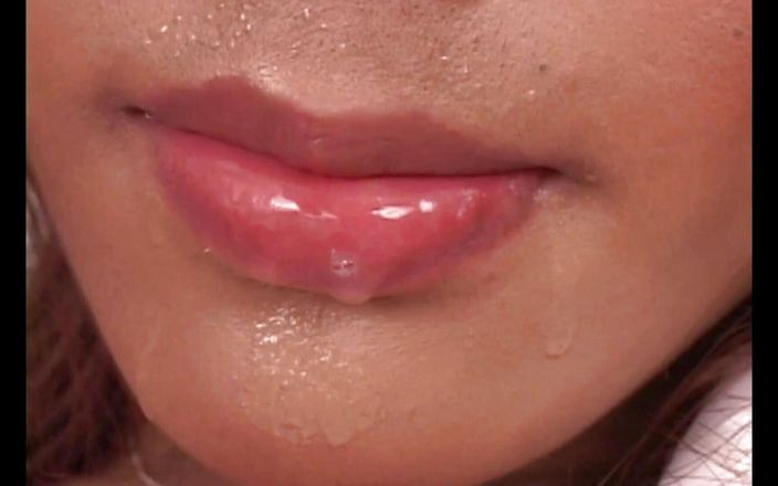 TS Japan: Joy thay t-girl döl alıyor