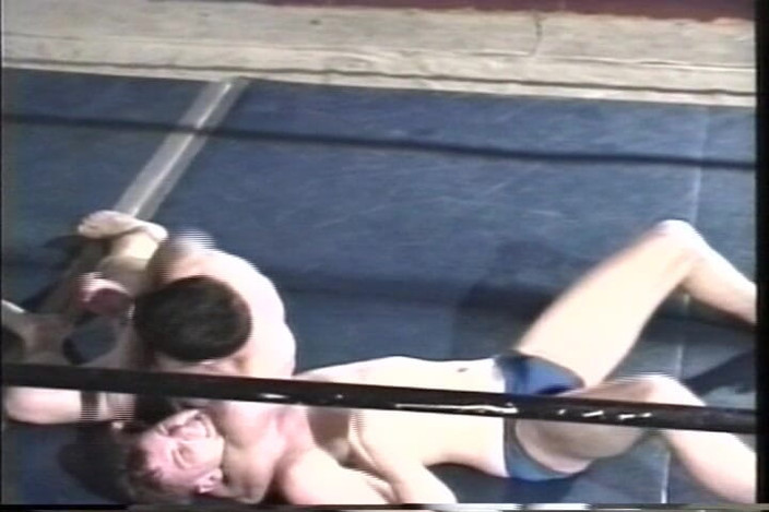 Gaylicious: Muscular Pretty Boy Gets Ass Stretched in Wrestling Ring