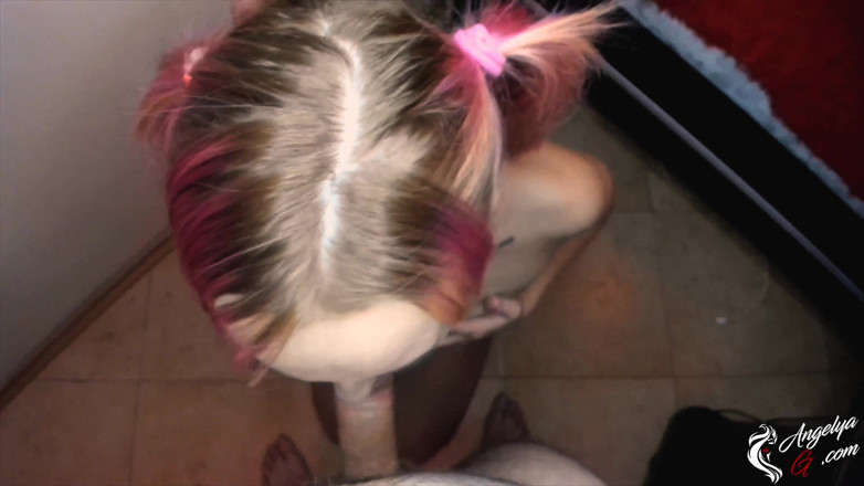 AnGelya G: La ragazza sexy ha fatto sesso appassionato e deepthroat- sborrata