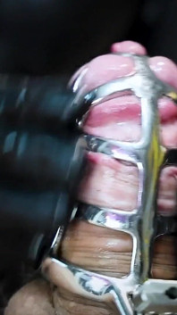 Sesión de sonido y paja de castidad por dominatrix de látex