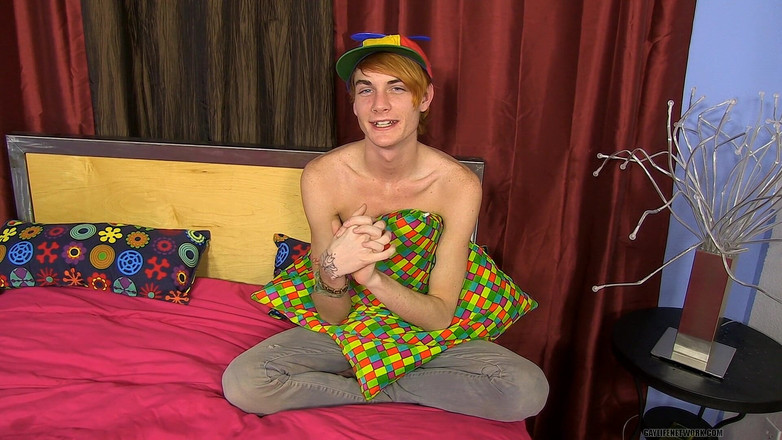 Lollipop Twinks: Preston pensa che le ragazze siano sexy