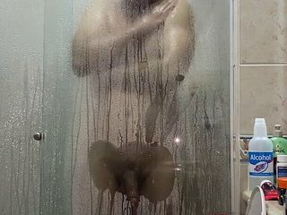 Tomas Styl: シャワーを浴びるコロンビアの男