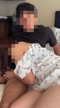 Video complet: o tânără fată de facultate acceptă o întâlnire pentru a face sex cu un videoclip real făcut în casă