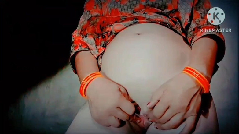 TricolorMusic3: Pinky的可爱阴户在激情的火焰中，它需要一个强大的鸡巴，应该进入阴户