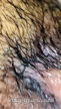 La figa della diciottenne pinay viene riempita di sperma