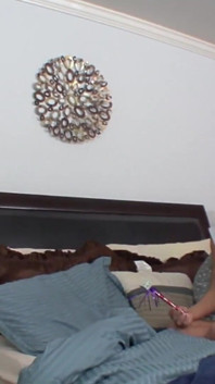 Threesome lesbian action in the bed