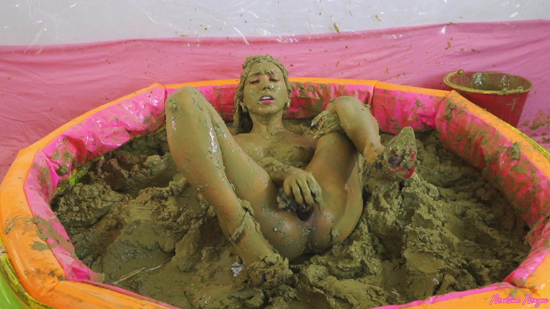 MartinaMagni: The Princess of the Mud Part Wam