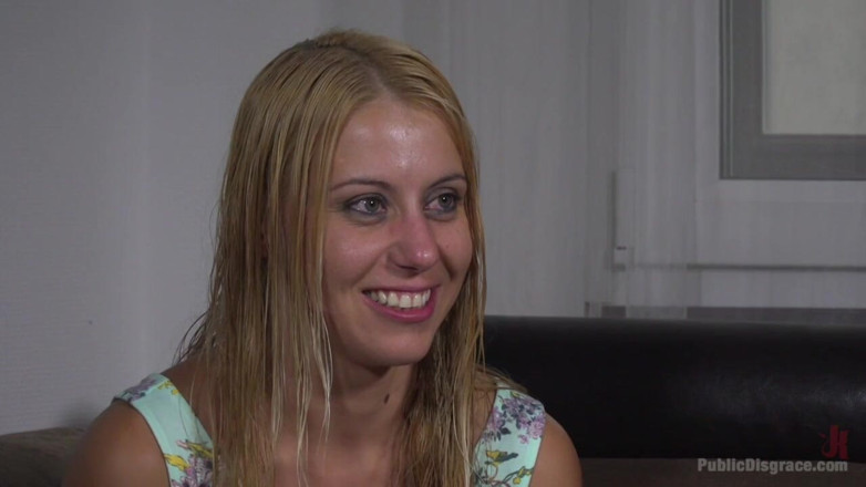 Public Disgrace by Kink: Nikki Thorne geramd in het openbaar