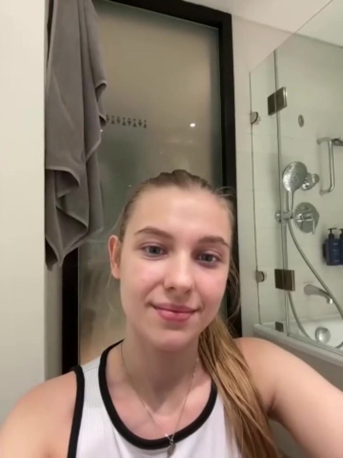 JuiceLussie: Ngentot di hotel