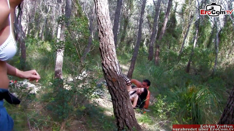 EroCom: Selvagem sexo a três com sexo anal na floresta com...