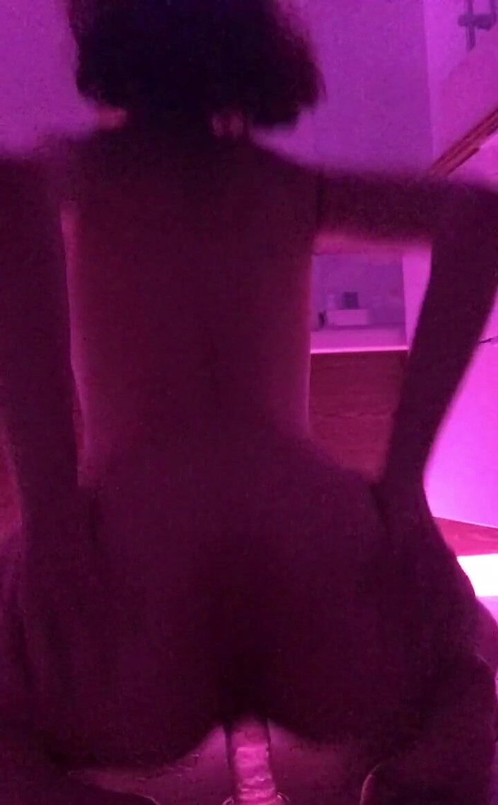 Soft Vulgar: Adoro davvero il mio dildo ma non è paragonato alla cosa...