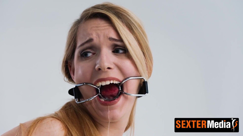 Fetisch by Sextermedia: Hanna ile aşırı beyaz oda