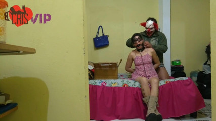 Cristina Almeida: Chica sumisa traga disfrute del payaso