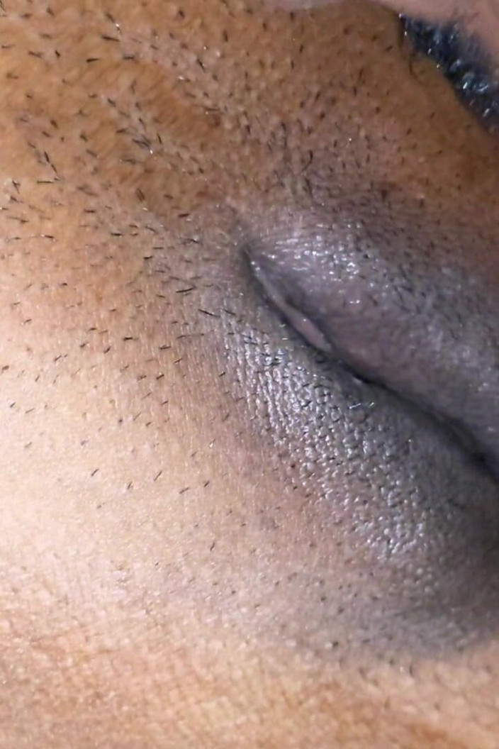 HOTKAMASUTRA: Aniket Monica'nın sikini emiyor. Yarak yalama amcık