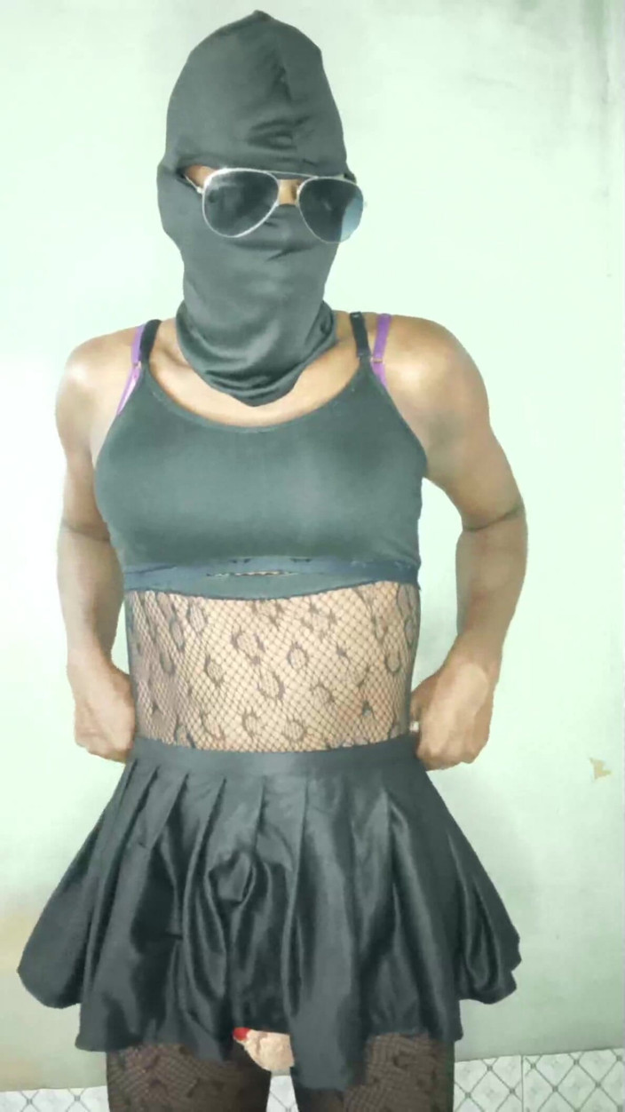 TS Azzy: Indická TS Azzy si užila krásný okamžik anální Sissygasm s...