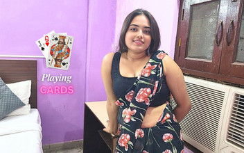 KingXhub: Секс-игра дези Аюши бхабхи играет в карты, полное хинди видео