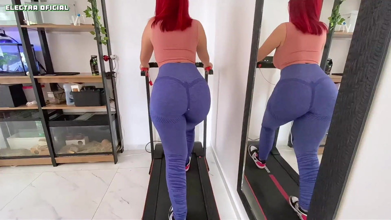 Electra Dominica: Mi ha strappato i leggings mentre mi facevo il tapis...