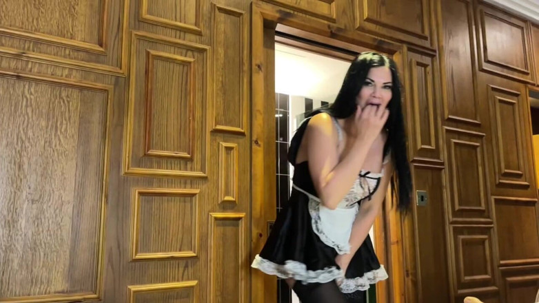 Jasmine Jae: Pembantu pengen dientot