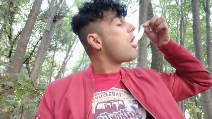 Idmir Sugary: Hraní s křižníky použitý kondom v ústech a lízání jeho mrdky...