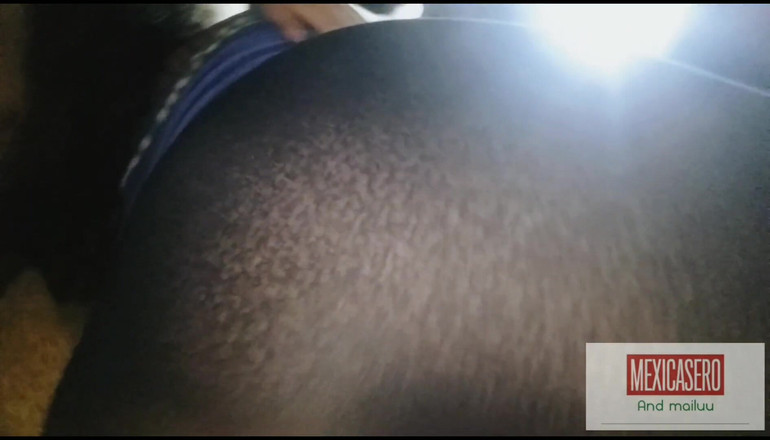 Mexicasero: 穿着紧身裤的完美拉丁女郎