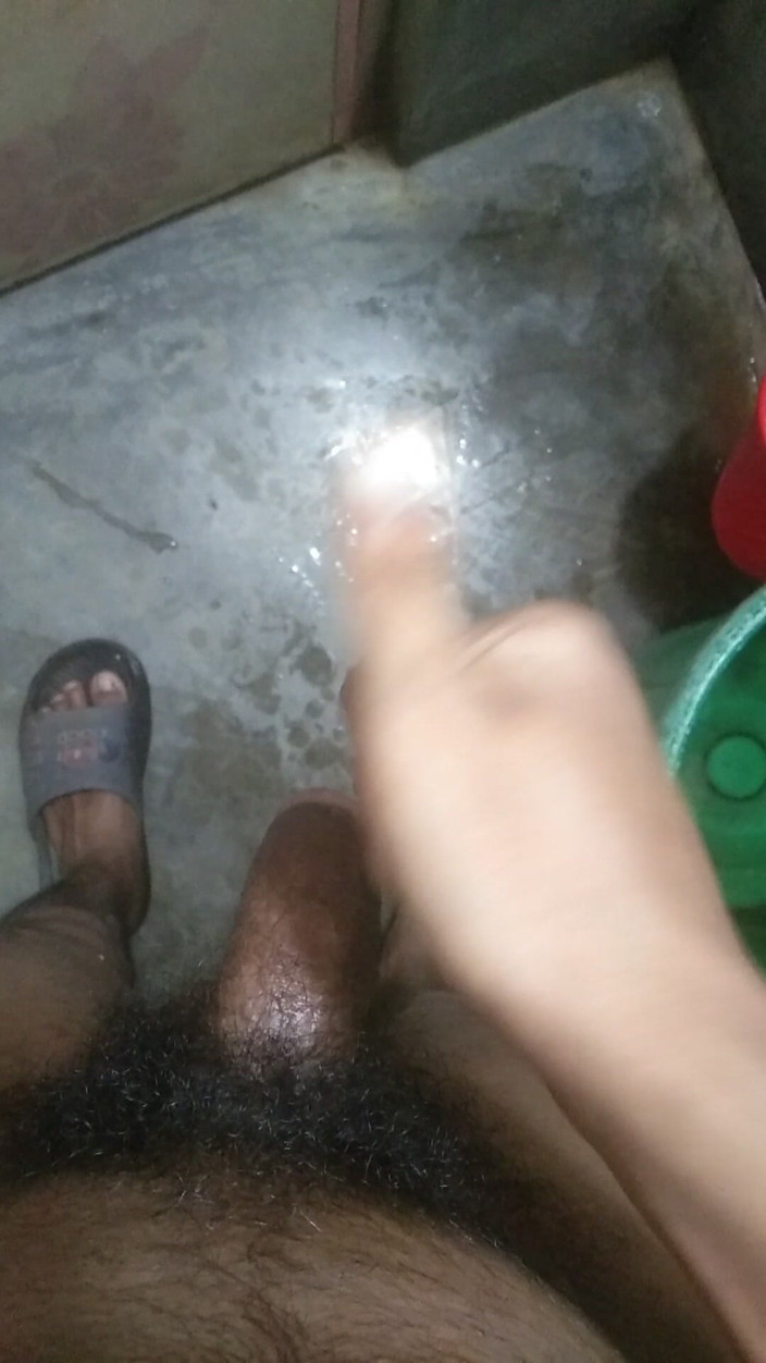 Viral_tiktokar: So I Went to the Bathroom, Put Soap on My...
