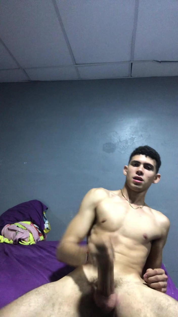 krisbadboy: อยากลองนมของฉันไหม