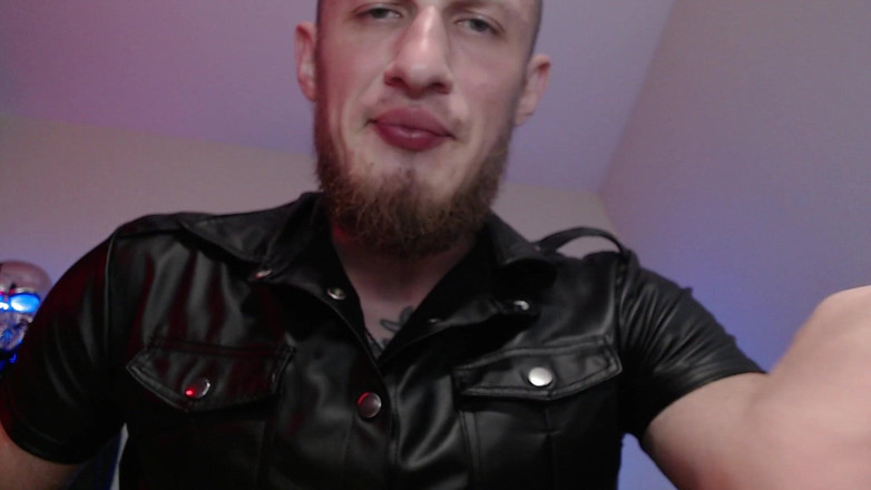 Hunky time: Leather Master, Saliva(spitting) and Biceps