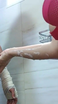 Good Stepmother Helped Her Stepson Take a Nice Bath
