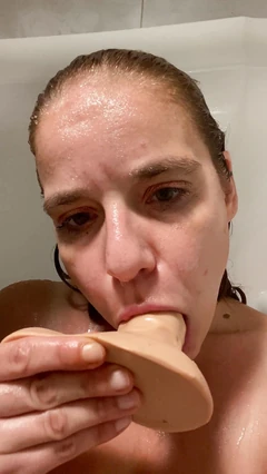 É um dia muito quente, e estou toda suada