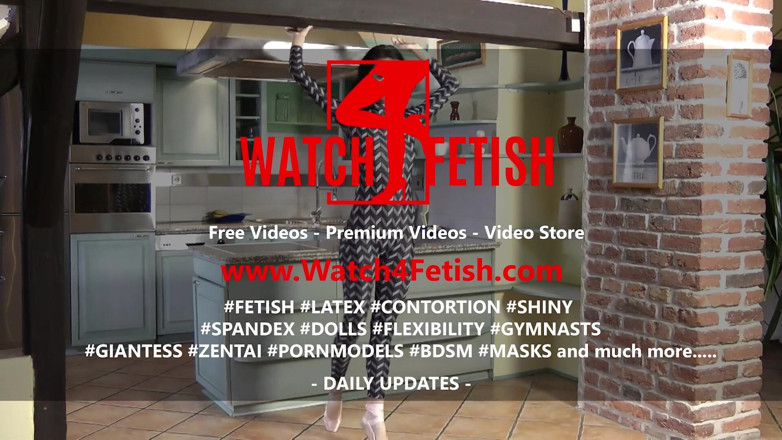 Watch4fetish: Taytlı kedi kıyafetinde esneklik
