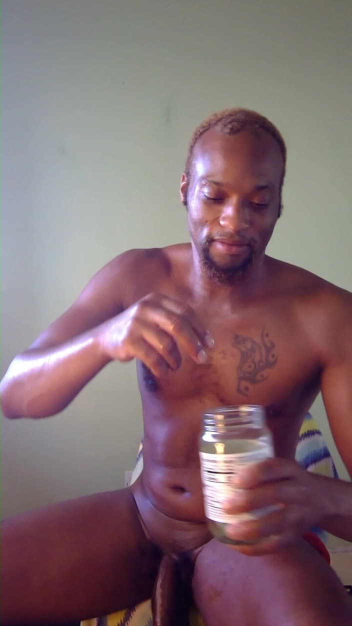 Kennie Jai: Kennie Jai Gets Ready for the Beach