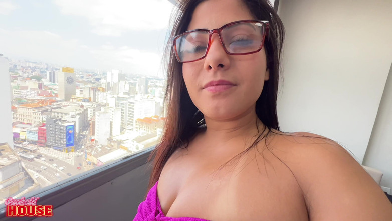 CuckoldHouse: Awek nakal ini mahu berkongkek dengan dua lelaki. Dan Dia...