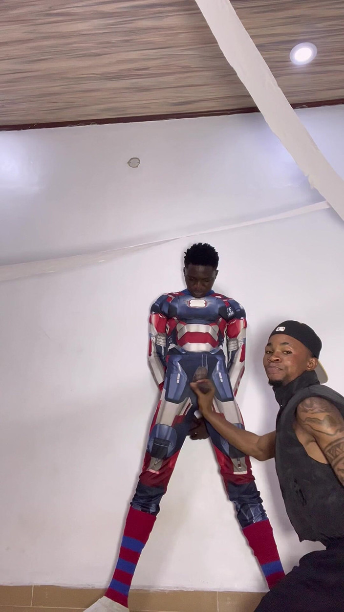 Dickofpolicy: Hunky Boy z zespołu chłopców