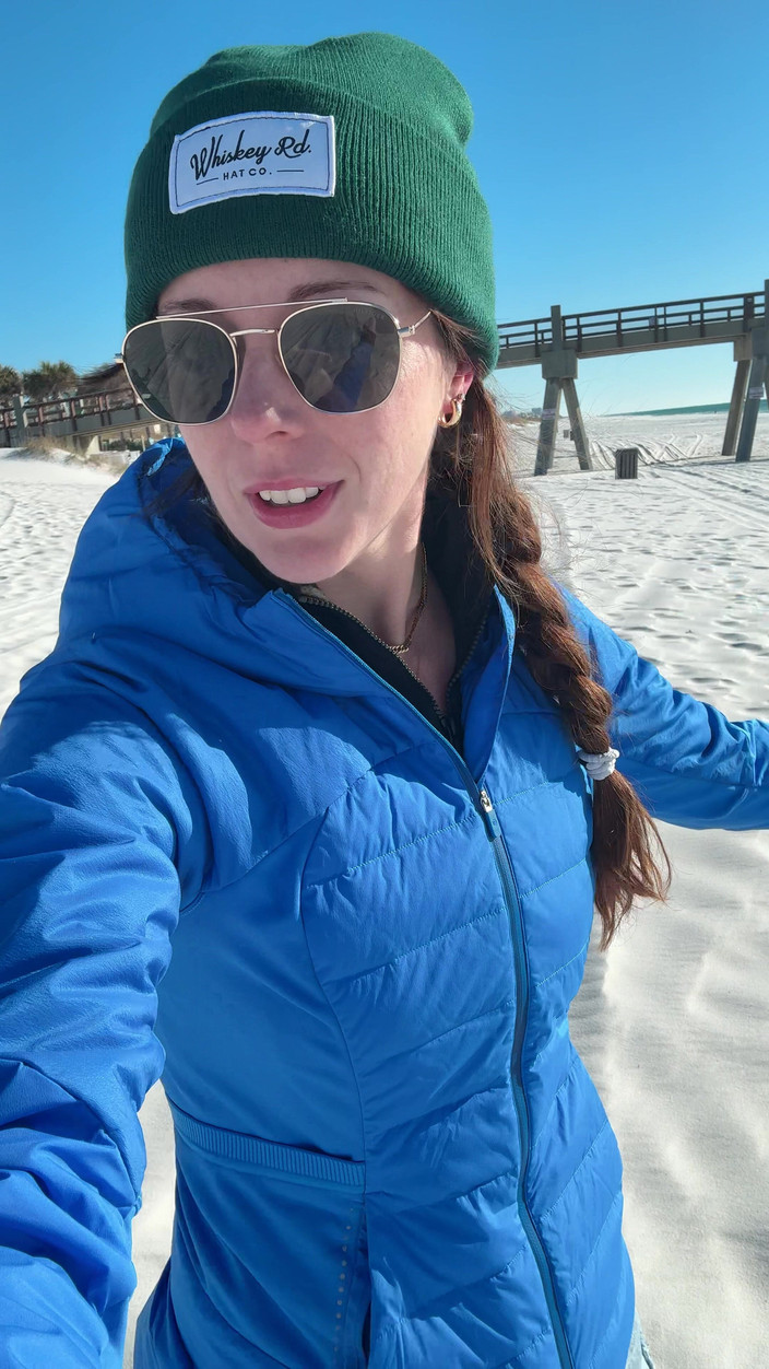 Nadia Foxx: Camminare in spiaggia richiede un orgasmo veloce!