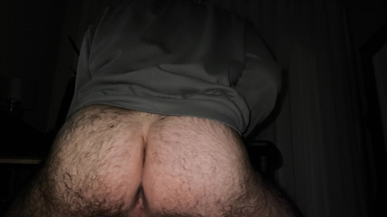 Cummyboy90: Волосатая задница отчима ждет тебя