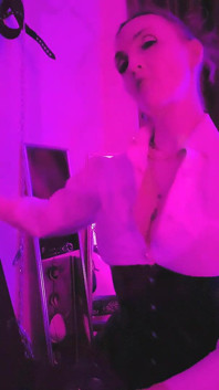 Dominatoare Eva în latex cu fetiș sexy sado-maso cu dominare feminină cu tocuri de cauciuc