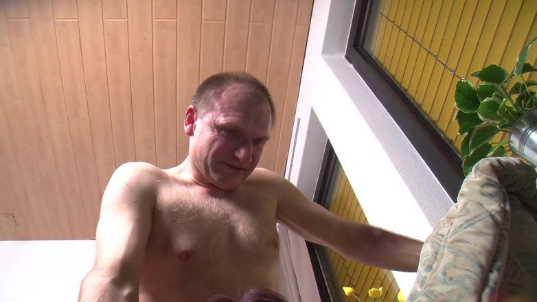 MUSCHI PORNOS: MILF blonde matang lebih 40 menghisap zakar dan dikongkek liar