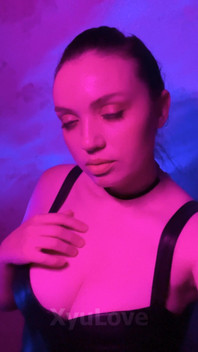 Xyulove Poses Cutely for the Camera and Gives All Her Subscribers a Gentle Kiss