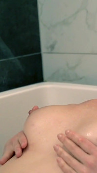 Video charlie forde si cewek hot yang super hot dipuasin di bak mandi