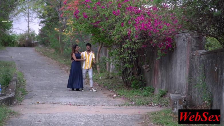 WebSex Premium: インドの真実の愛、ハンサムな貧しい学生とのセックス