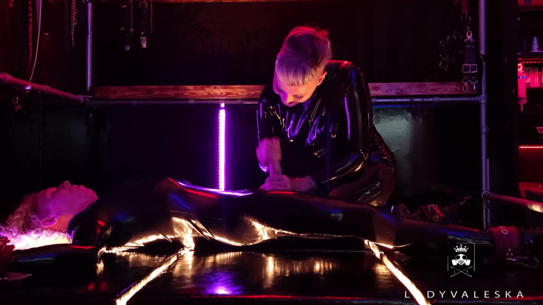 Lady Valeska: Orgasm legat ineesizabil
