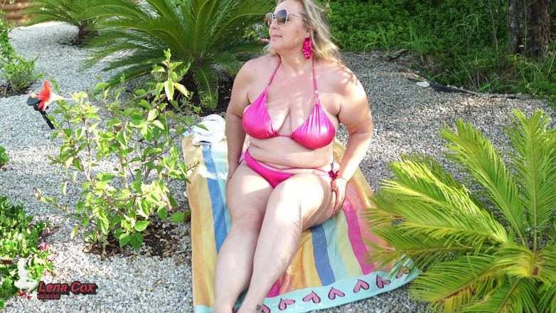 Lena Cox: Lena Cox Bikini Squirts - Outdoor Masturbation &amp; Deep Dildo Play